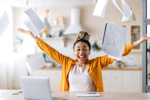 Women-celebrate-papers_AdobeStock_423856286