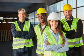 Smiling-industry-group-hardhat-vest_AdobeStock_279345069-sma