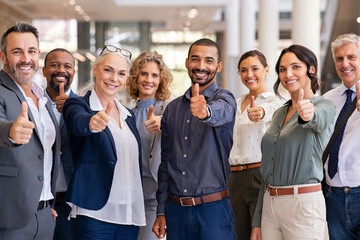 Success-Thumbs-Up-Group_AdobeStock_467873464-sma